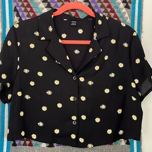 SHEIN cropped black ditsy floral blouse
